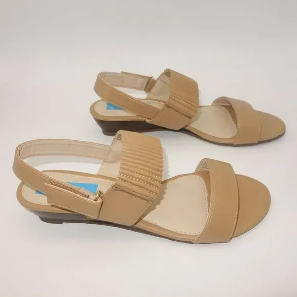 New in Box Comfort Corner Tan Biege Sandals Low Heel Women's 9 Wide - Picture 4 of 9